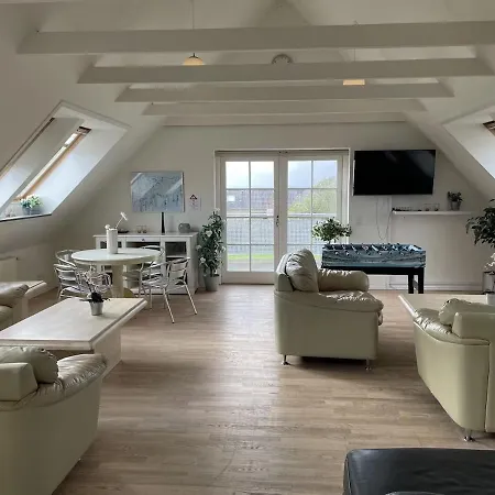 度假居 House *